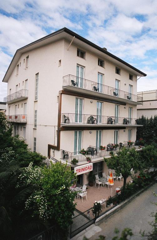 Hotel Trinidad リミニ エクステリア 写真