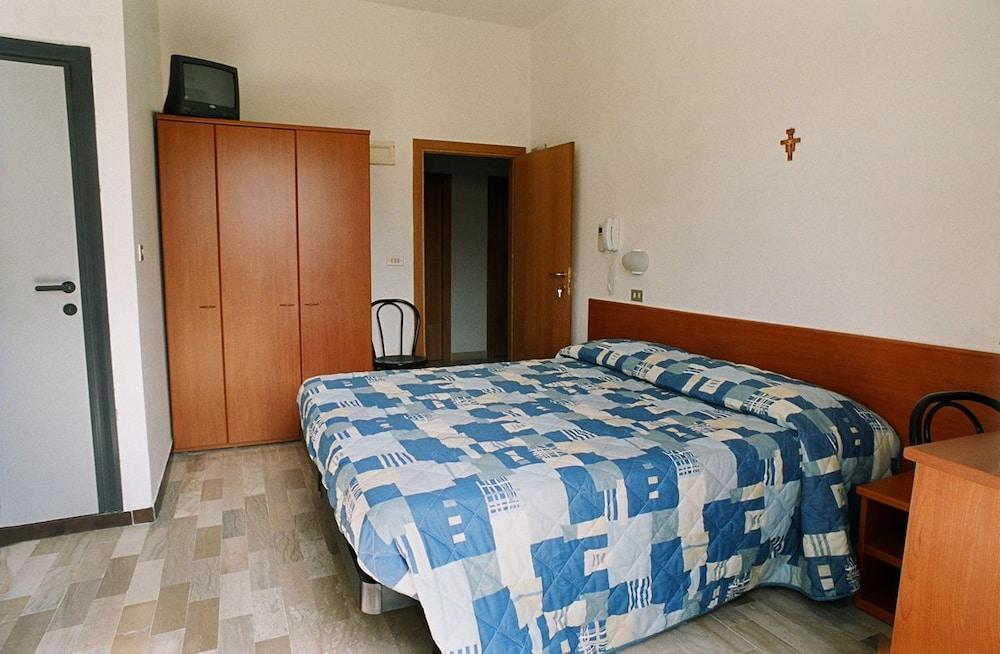 Hotel Trinidad リミニ エクステリア 写真