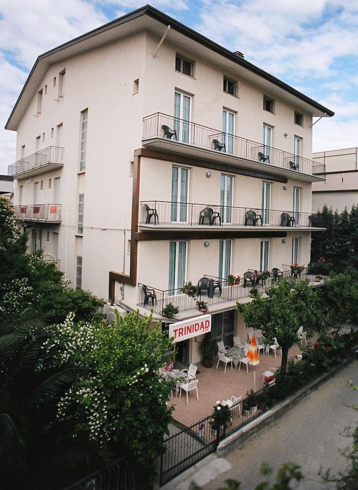 Hotel Trinidad リミニ エクステリア 写真
